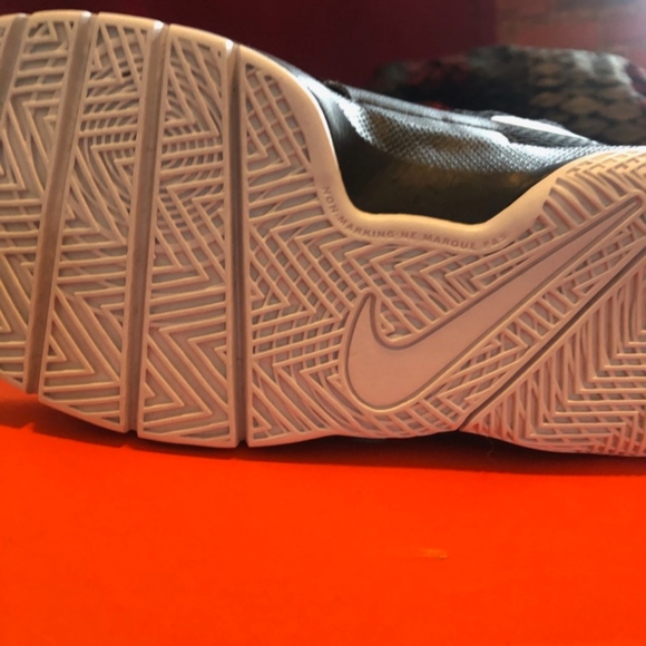 Shoe - Picture 4 of 4